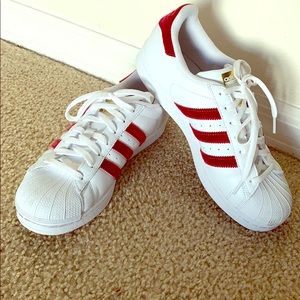 ❤️ White with red suede Adidas super stars ✨ ❤️